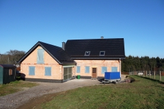 Satteldach mit rechtwinkligem Anbau